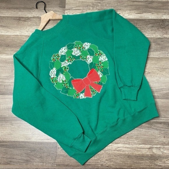 Vintage Christmas Wreath Crew Neck Sweatshirt size Medium - Picture 1 of 11